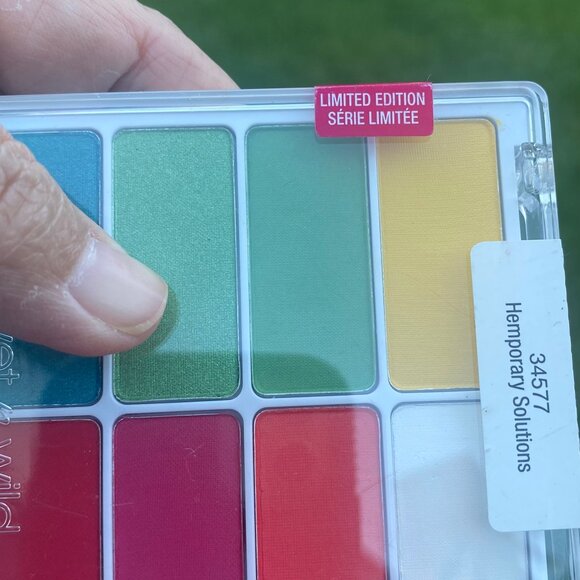 Two Wet n Wild Limited Edition Eyeshadow Pallets - Picture 8 of 9